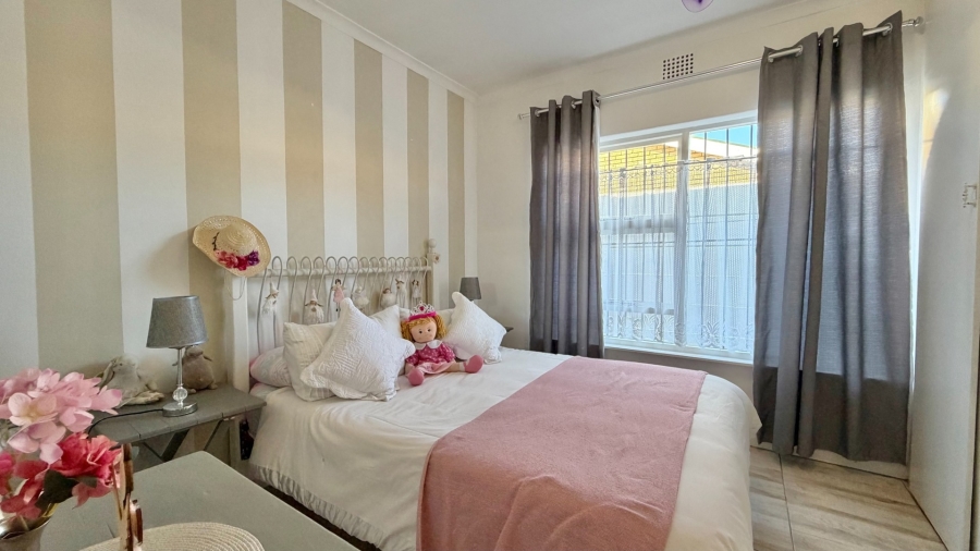 5 Bedroom Property for Sale in Winslow Western Cape